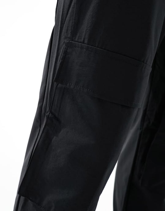 ADPT slim fit cargobyxor i svart - Image 2
