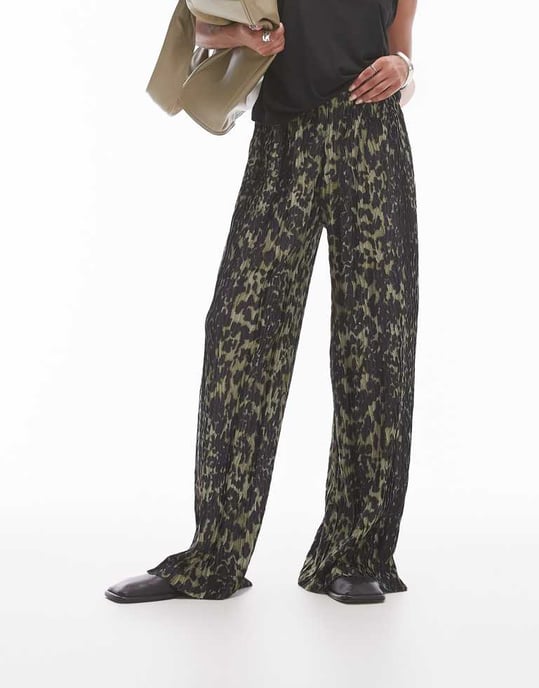Topshop leopard plisse trouser in khaki - Image 4
