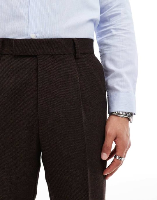 ASOS DESIGN tapered kostymbyxor i brun twill av ullblandning - Image 4