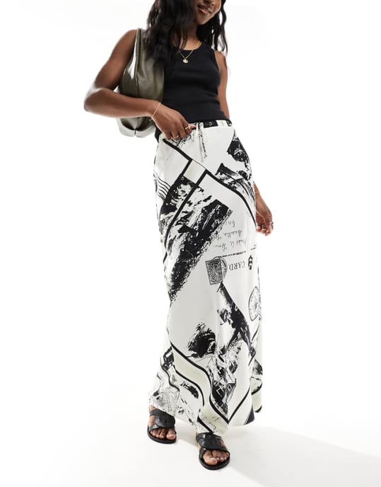 ASOS DESIGN satin bias knytmidja maxikjol i vykortsprint - Image 1