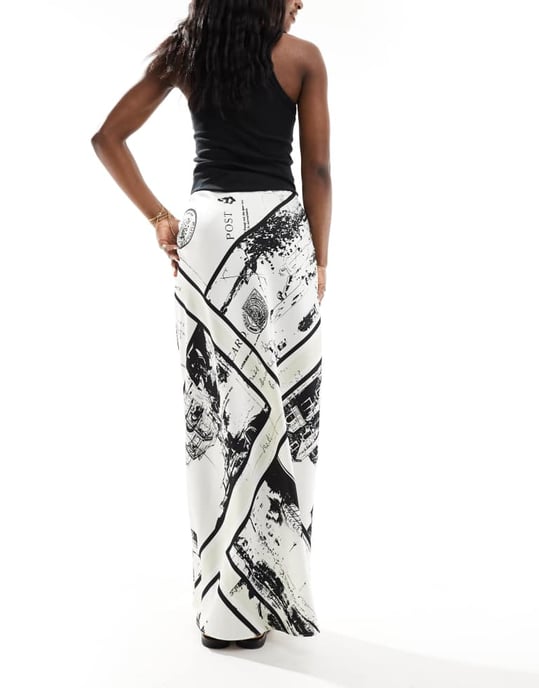 ASOS DESIGN satin bias knytmidja maxikjol i vykortsprint - Image 2