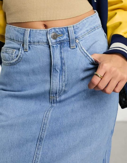 Cotton On rak maxi kjol i ljustvättad denim - Image 4