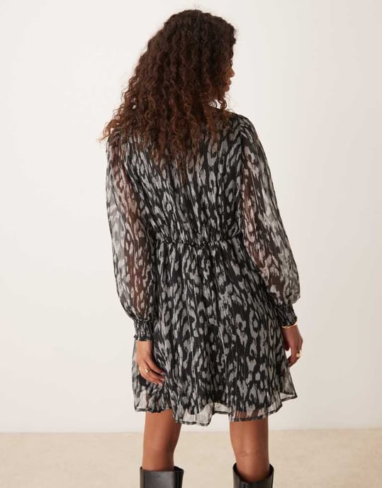 JDY v neck smock mini dress in black leo print - Image 4