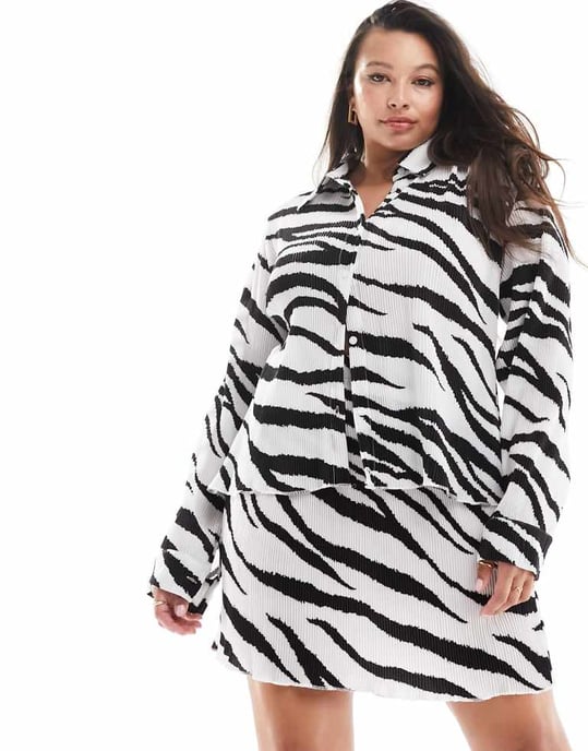 In The Style Plus plisse mini skirt co-ord in zebra print - Image 3