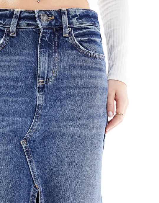 Cotton On 90-tals split-front denim midi-kjol i blå tvätt - Image 3