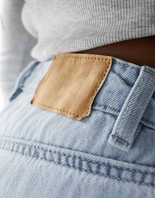 Cotton On rak denim maxikjol i ljus tvättad blå - Image 2