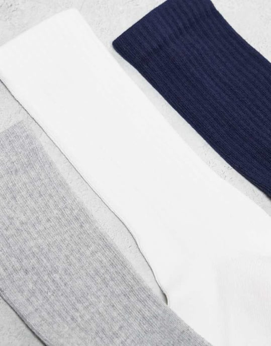 Lacoste pack of 3 sports socks in black grey white - Image 3