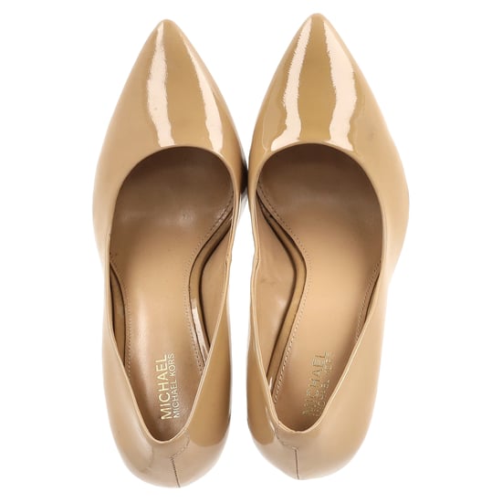 Michael Kors spetsiga pumps i beige lackläder - Image 3
