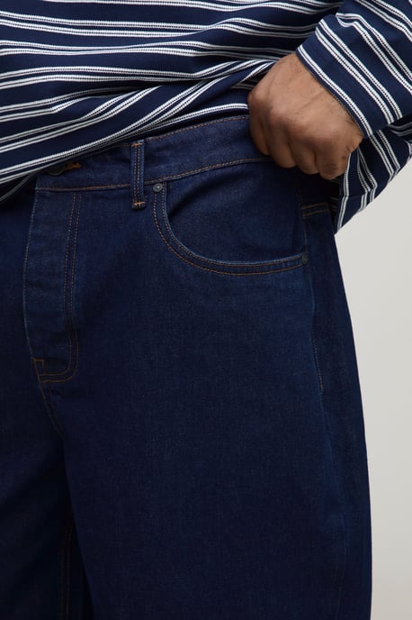Plus Indigo Wash Contrast Stitch Seam Detail Relaxed Fit Jeans - Image 3