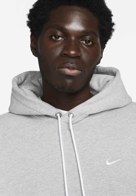 Nike Solo Swoosh Mens Fleece Pullover Hoodie in Grey - Image 3