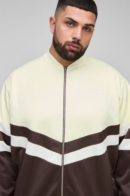 Plus Regular Fit Embroidered Sports Short Tracksuit - Image 3