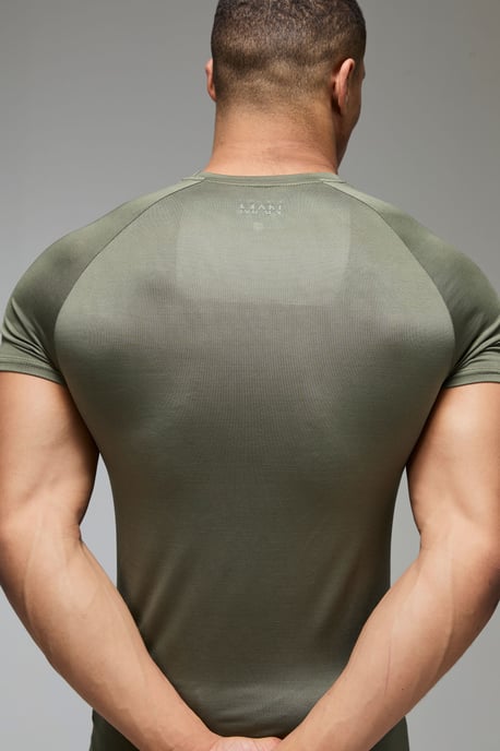 Man Active Lightweight Essentials Gym Muscle Fit Raglan T-shirt - Image 3