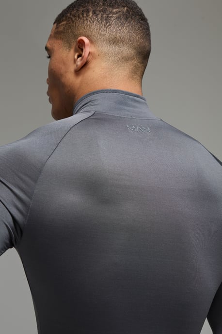Man Active Lightweight Essentials Gym Raglan Muscle Fit 1/4 Zip - Image 3