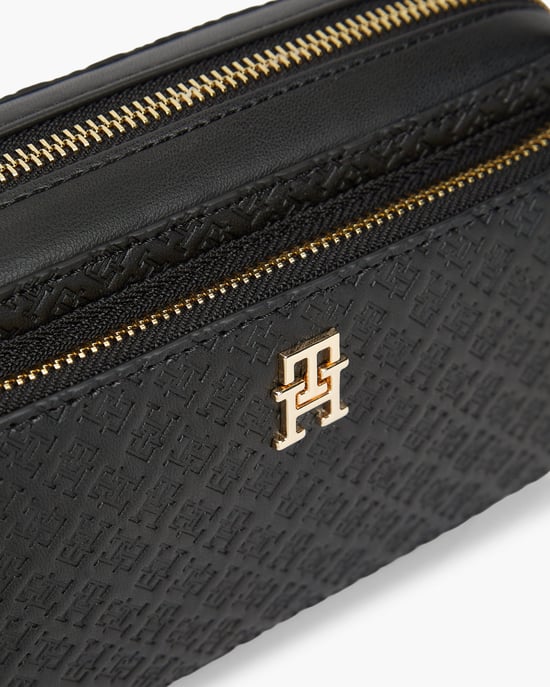 TH Daily Camera Bag in Black - Image 3