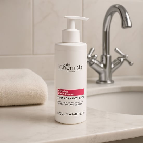 Balancing Vitamin C & Glycolic Acid Cream Cleanser 200ml - Image 3