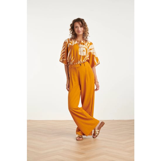 Smashed Lemon Tuniek top met blad print en strikdetail in oker geel | - Image 1