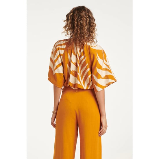 Smashed Lemon Tuniek top met blad print en strikdetail in oker geel | - Image 5