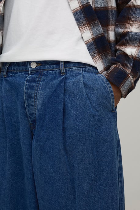 Wide Leg Pleat Front Jeans - Image 3