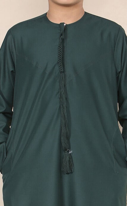 Olijfgroene Thobe Emirati Jubba Islamitische kleding voor jongens, kaftan met Eid-koord en kwastjes - Image 3