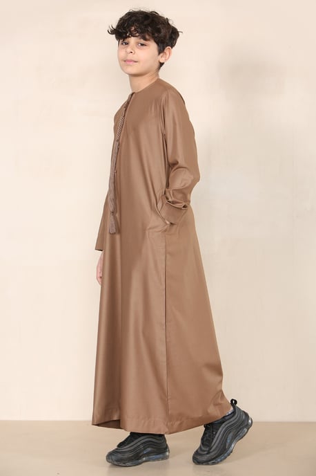 Pojkar Barn Brun Thobe Emirati Jubba Islamiska Kläder Kaftan Eid Snöre Tofs - Image 2