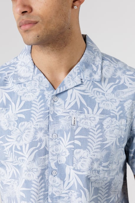 Light Blue Cotton Short Sleeve Button-Up Tropical Print Shirt - Image 4