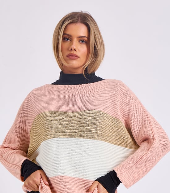 Stripig stickad oversized tröja med sned halsringning - Image 2