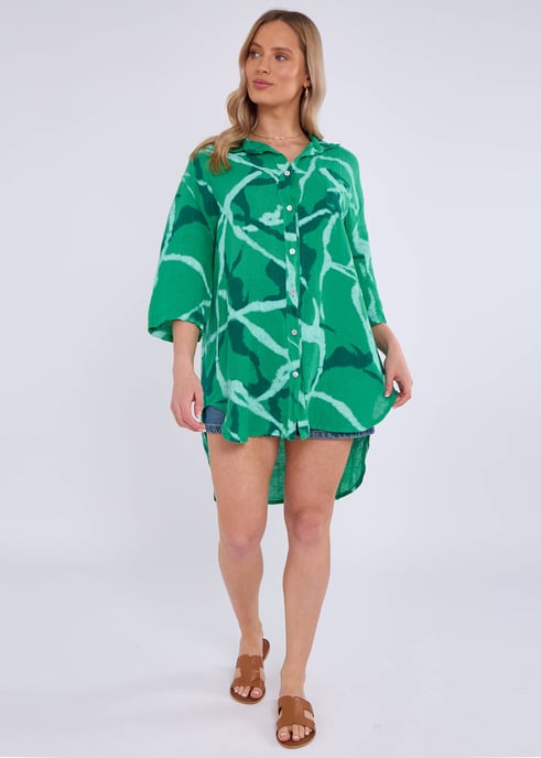 Groene linnen mini-shirtjurk met abstracte print - Image 1
