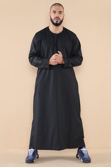 Män Svart Thobe Jubba Saudi Islamiska Arab Eid Emirati Kaftan Jubbah Tofs Robe - Image 1