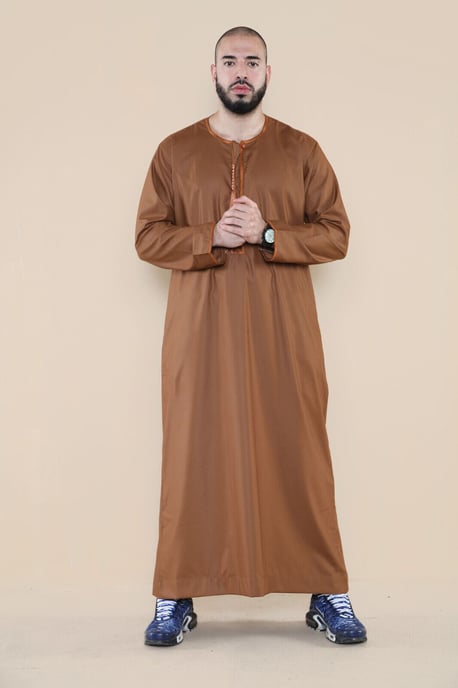 Mens Brown Jubba Saudi Islamic Arab Eid Emirati Kaftan Jubbah Tassel Robe - Image 1