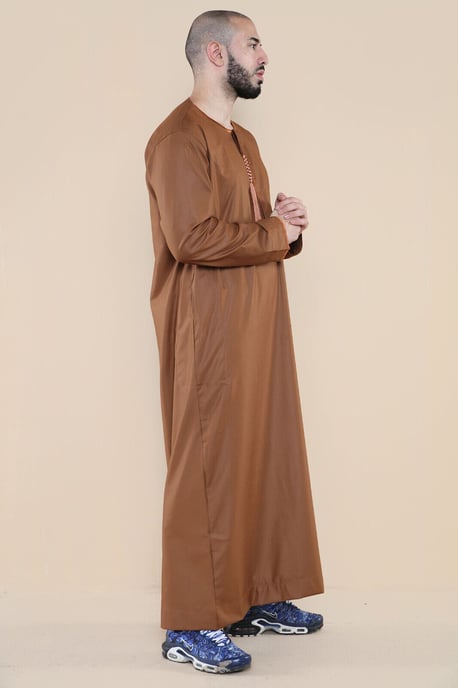 Mens Brown Jubba Saudi Islamic Arab Eid Emirati Kaftan Jubbah Tassel Robe - Image 2