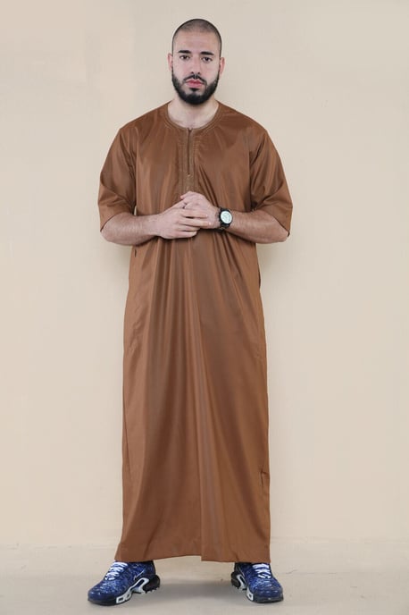 Mens Brown Thobe Jubba Islamic Arab Moroccan Saudi Zipped Kaftan Arab Robe - Image 1