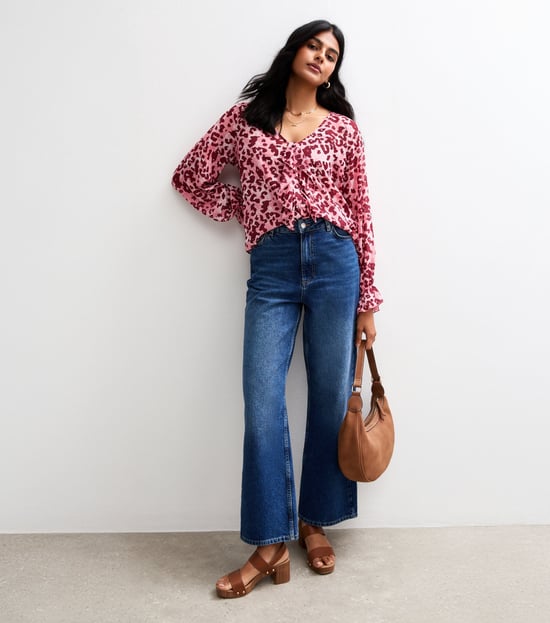 Roze chiffon blouse met dierenprint en ruches - Image 1