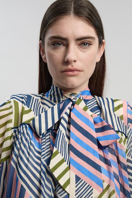 Geo Printed Viscose Georgette Printed Pussybow Woven Blouse - Image 3