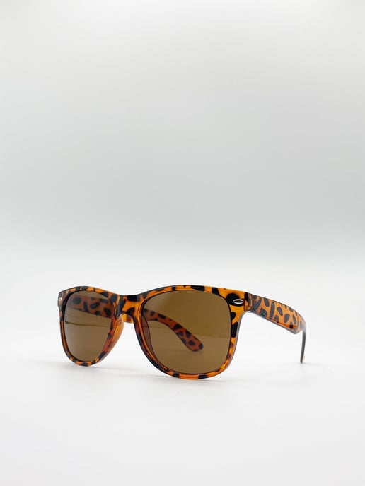 Classic Wayfarer Plastic Frame Sunglasses - Image 4