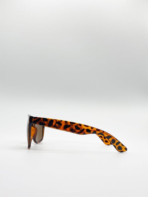 Classic Wayfarer Plastic Frame Sunglasses - Image 5