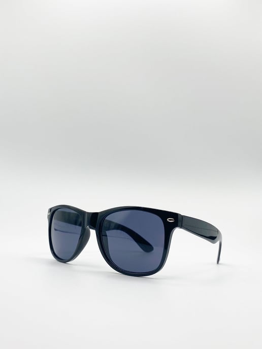 Classic Wayfarer Sunglasses - Image 4