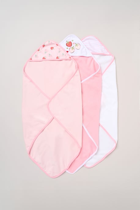 3 Pack Strawberry Hooded Towels - Image 2