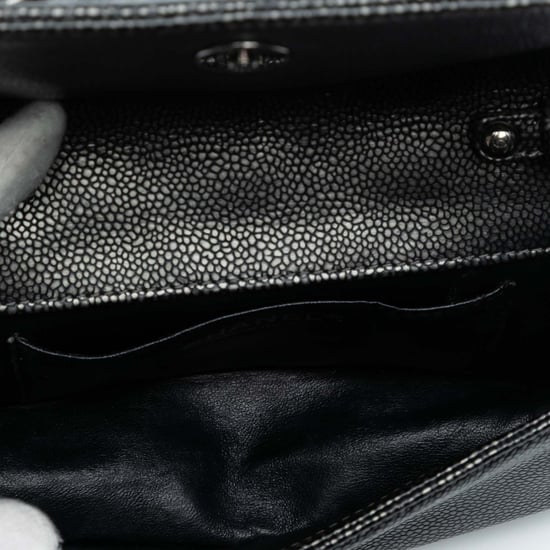 Tweedehands Cc Metallic Kaviaar Gevlochten Ketting Clutch Met Band - Image 4