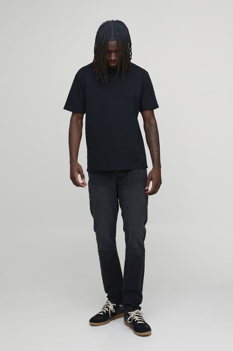 Basic Slim Fit Jeans - Image 4