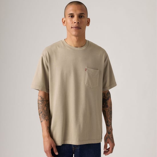 Men's Levis Housemark Pocket T-Shirt in Khaki - Image 2