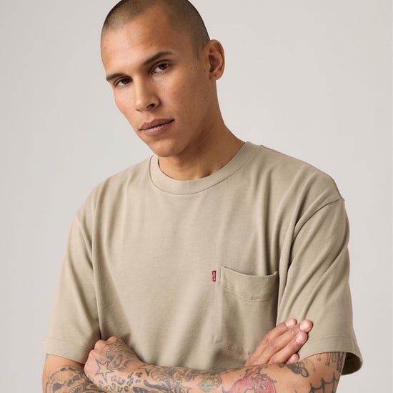 Men's Levis Housemark Pocket T-Shirt in Khaki - Image 4