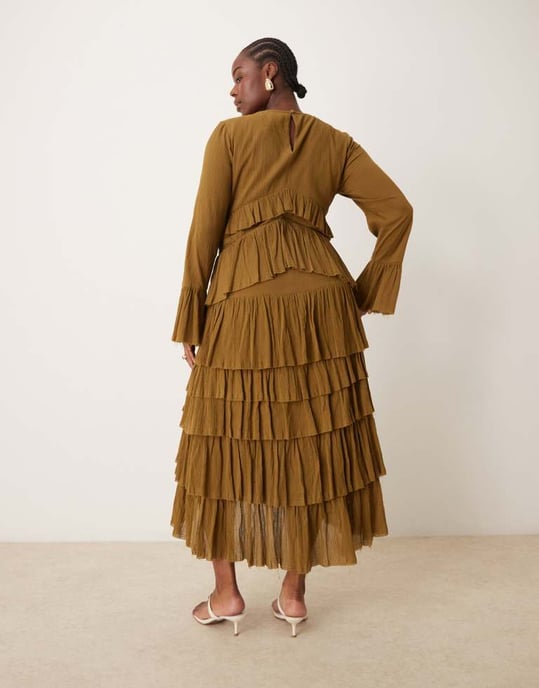 ASOS DESIGN Curve v-ringad maxikjol med lager-på-lager skir och spetsdetalj i olivgrön - Image 2