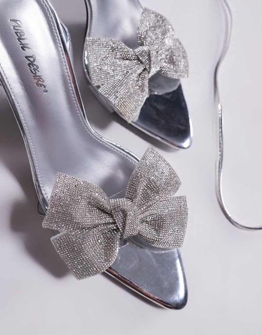 Public Desire Fame prydda båge mid-heel sandaler i silver spegel - Image 2