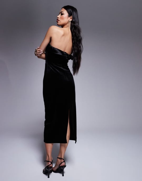 In The Style sammet bandeau midi klänning med kontrasterande satin vikdetalj i svart - Image 3
