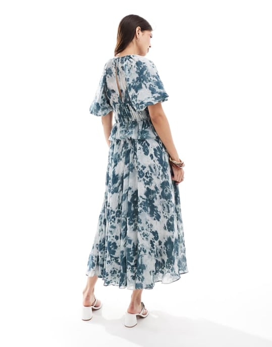 ASOS DESIGN puffärms midiklänning med invecklad midja i blått blommönster - Image 3