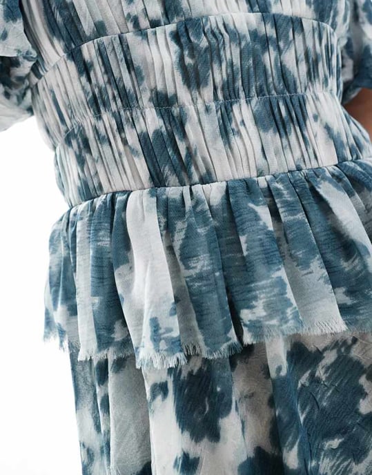 ASOS DESIGN puffärms midiklänning med invecklad midja i blått blommönster - Image 4