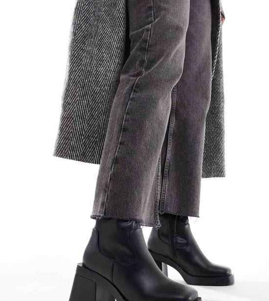 ASOS DESIGN Bred Passform Rom kvadratig tå medelhög klack plattform stövlar i svart - Image 1