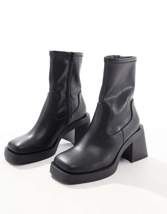 ASOS DESIGN Bred Passform Rom kvadratig tå medelhög klack plattform stövlar i svart - Image 3