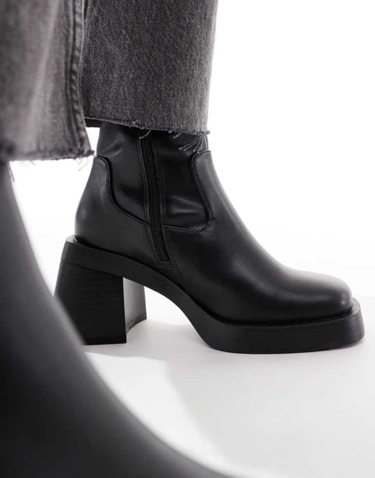 ASOS DESIGN Bred Passform Rom kvadratig tå medelhög klack plattform stövlar i svart - Image 4