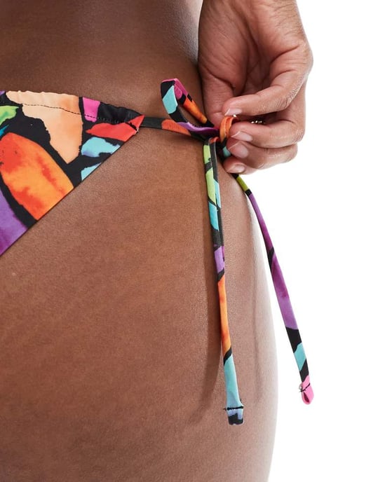 ASOS DESIGN Lillie binde-sidan bikiniunderdel i flerfärgad abstrakt mönster - Image 4
